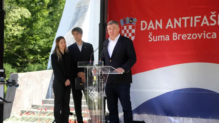 Milanović: 'Čudo je da ovaj praznik jo&scaron; postoji, ne bismo ga imali bez Tuđmana, Mesića i Manolića'