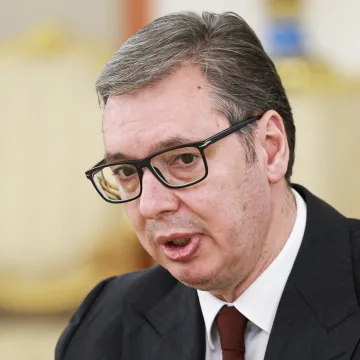Vučić stao pred novinare pa ispalio: 'Jedva čekam ići u zatvor, neka dođe FBI'
