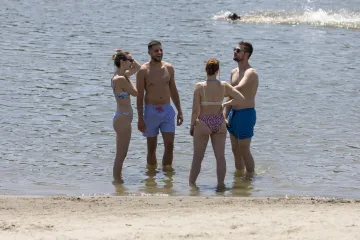 Spas od paklenih vrućina prona&scaron;li na Dravi: Ovako Osječani provode neradni ponedjeljak