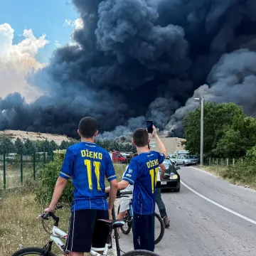 Apokaliptični prizori iznad Mostara: Eksplozije i gusti dim progutali deponij, poznat uzrok požara?