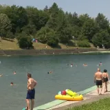 Slavonci spas od vrućina traže na Orahovačkom jezeru: 'Ima jesti, piti, osvježenja, hlada'