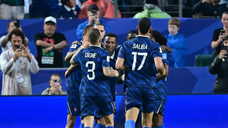 Francuska lakoćom pobijedila Irak u utakmici od četiri sata: Mbapp&eacute; sustigao Klosea