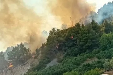 Gorjelo na Hvaru, kod Splita, u Ka&scaron;telima planula trafostanica! Oglasili se vatrogasci