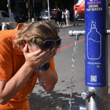 Sru&scaron;eni svi rekordi, Europa ide na 45 &deg;C! U Francuskoj 40 mrtvih, uzbune od Italije do Britanije