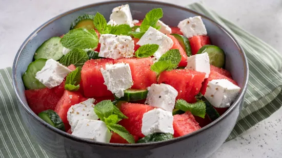 Recept za salatu od lubenice i krastavaca osvaja svijet, a jedan sastojak daje poseban okus