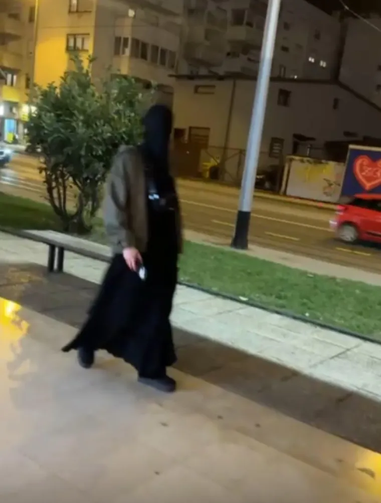 Sjećate se 'žene u crnom'? Uhitili su je zbog onog &scaron;to je radila u crkvi