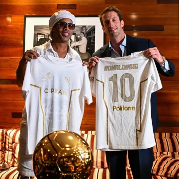 Legendarni Ronaldinho službeno potpisao ugovor s Ravennom
