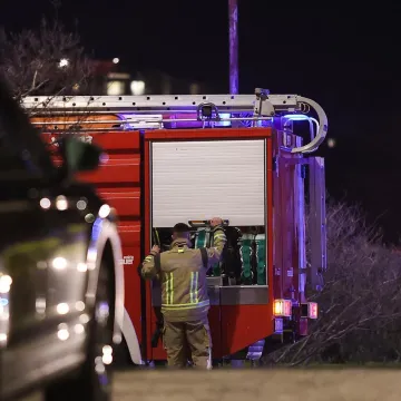 Radio električnom pilom pa izazvao požar: Policija ga kazneno prijavila