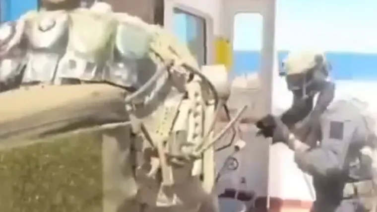 Dramatična snimka s mora: Francuski komandosi zauzeli ruski tanker iz 'flote u sjeni'