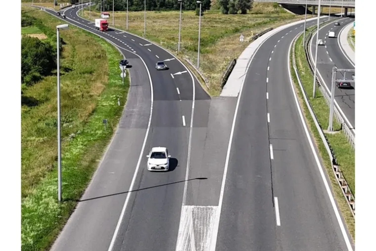 Neki će dobiti obavijest! Policija snimala dronom prometni čvor, utvrdili 54 prekr&scaron;aja