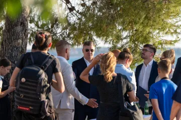Milanović: 'Plenković vodi horde na Mundijal, a ne znam koga misli slati u Pariz, možda mažoretkinje?'