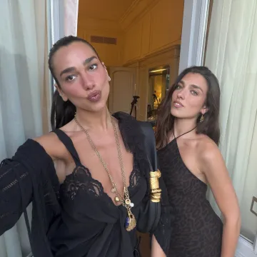 Jeste li znali da Dua Lipa ima sestru manekenku? Zanosna je ljepotica jedinstvenih očiju