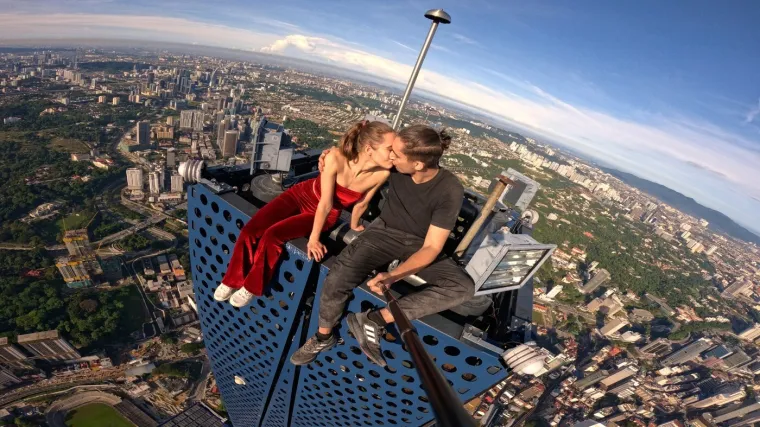 Najluđe zaruke godine? Popeli se na Empire State Building zbog ljubavi pa zavr&scaron;ili iza re&scaron;etaka