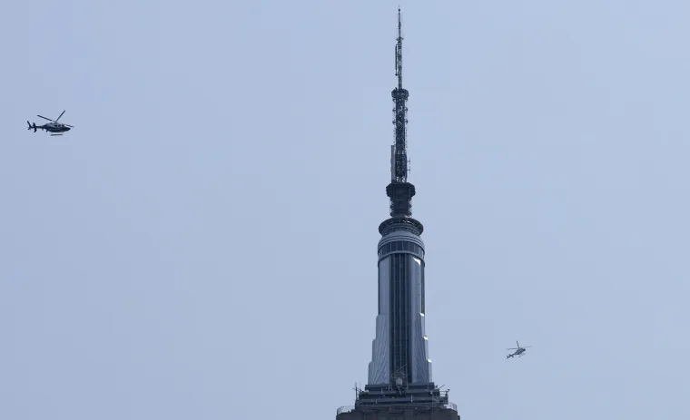 Najluđe zaruke godine? Popeli se na Empire State Building zbog ljubavi pa zavr&scaron;ili iza re&scaron;etaka