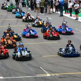 Kakav prizor na stazi: Svjetski prvaci zavr&scaron;ili u LEGO bolidima, publika nije mogla vjerovati
