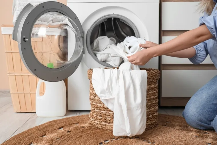 Izbjegnite neugodne mirise i iritaciju: Evo koliko često treba prati posteljinu ljeti