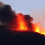 Etna se probudila! Lava izlazi iz najvi&scaron;eg aktivnog vulkana u Europi: Brojni avioni spu&scaron;teni na zemlju