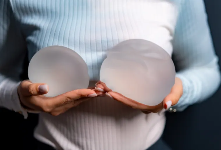 Povećala je grudi, a onda je uslijedio &scaron;ok: Pogledajte &scaron;to je plutalo u implantantima!