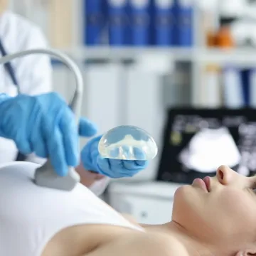Povećala je grudi, a onda je uslijedio &scaron;ok: Pogledajte &scaron;to je plutalo u implantantima!