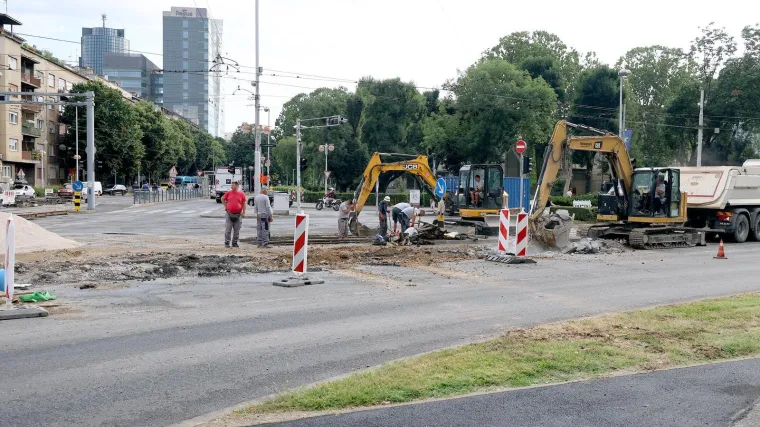 Inspektorat zatvorio gradili&scaron;te na najprometnijem križanju u Zagrebu! Oglasio se Grad