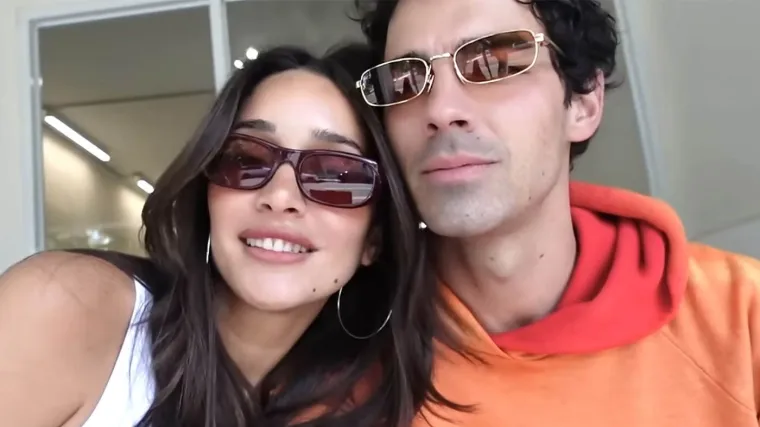 Joe Jonas i njegova nova djevojka uživaju u ljetovanju na Mediteranu, ne skrivaju zaljubljenost