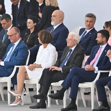 Pogledajte gdje sjede Plenković i njegova supruga na mimohodu: Europska elita stigla u Pariz