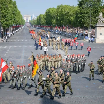 Ovo je Europa pokazala u Parizu: Mar&scaron; moćnih vojnih sila i jasna poruka Putinu