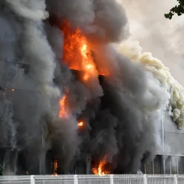Stravični prizori iz Pribislavca: S ogromnom vatrenom stihijom bori se čak 120 vatrogasaca!