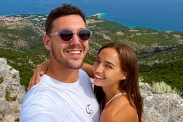 Dok se &scaron;u&scaron;ka o prekidu jednog pobjedničkog para 'Gospodina Savr&scaron;enog', drugi uživa na Braču