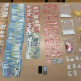 Policija upala u apartman u Tisnom: Sve su ovo na&scaron;li i uhitili Britanca