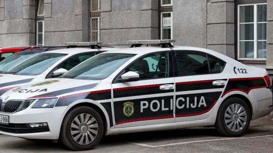 Stra&scaron;no ubojstvo u susjedstvu: Lopatom ubio brata i majku pa joj odrubio glavu