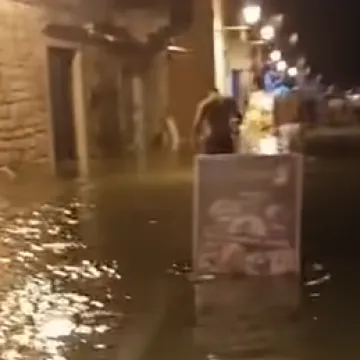 Meteorolog objasnio &scaron;to je fenomen koji je pogodio Hvar: 'Može stići bez vjetra i ki&scaron;e'