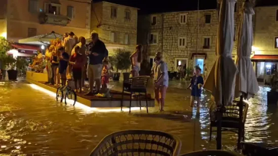 Meteorolog objasnio &scaron;to je fenomen koji je pogodio Hvar: 'Može stići bez vjetra i ki&scaron;e'