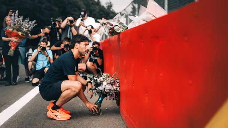 Zvijezde F1 položile cvijeće za poginulog kolegu: Pogledajte tko je do&scaron;ao
