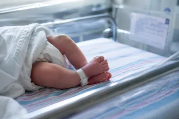 Pijana žena rodila kod kuće: Liječnici ostali u &scaron;oku kad su vidjeli koliko beba ima promila
