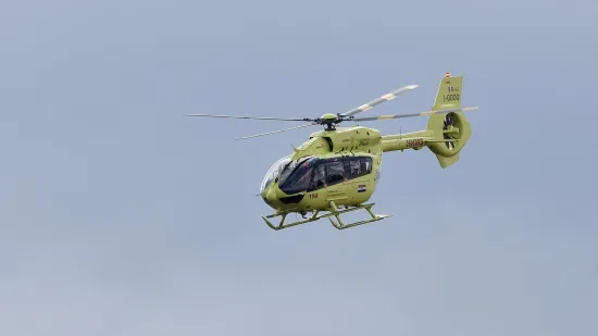 Vozilo sletjelo s ceste i visjelo iznad provalije: Dvoje djece prevezeno helikopterom u bolnicu