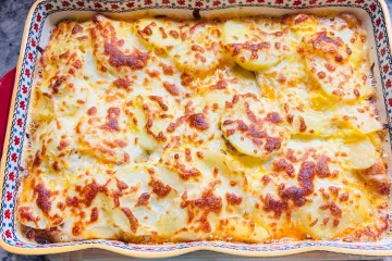 Recept za sočni složenac od krumpira i mljevenog mesa koji će odu&scaron;eviti cijelu obitelj