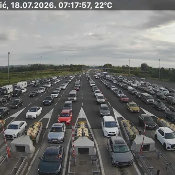 Krenule gužve, u 7 ujutro kilometarske kolone kod Trako&scaron;ćana i prema moru