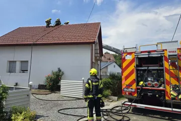 Grom udario u kuću i izazvao požar: Proširio se i na dvije susjedne