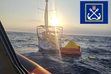 Oluja na Jadranu nasukala brodove: Troje brodolomaca spašeno kod rta Kamenjak
