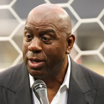Magic Johnson ponovno na Jadranu: Sa suprugom i sinom uživa na jahti pokraj dubrovačkih zidina