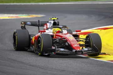 Legendarni as doživio kaos u boksu: Hamilton zbog pogre&scaron;nog signala umalo ozlijedio mehaničara