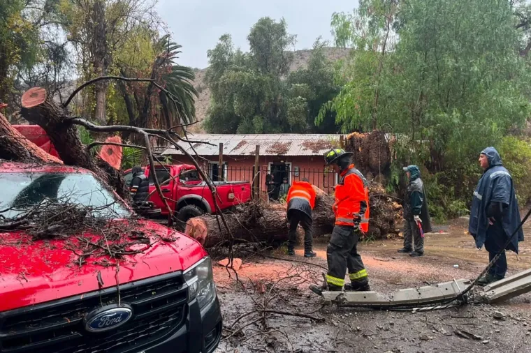 Katastrofalne ki&scaron;e odnijele 13 života: Bujice nosile kuće, a tisuće ostale bez struje