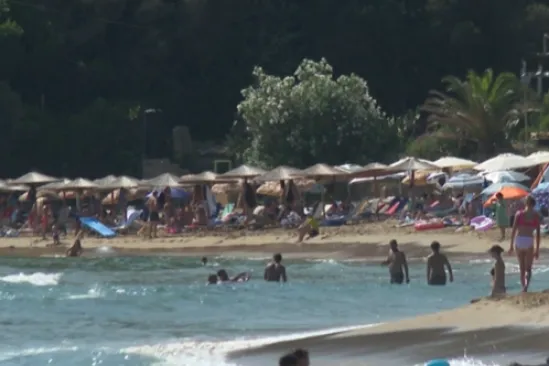 Od cijene pizze preko ča&scaron;e vina do smje&scaron;taja: Je li jeftinije ljetovati na Braču ili na Krfu?