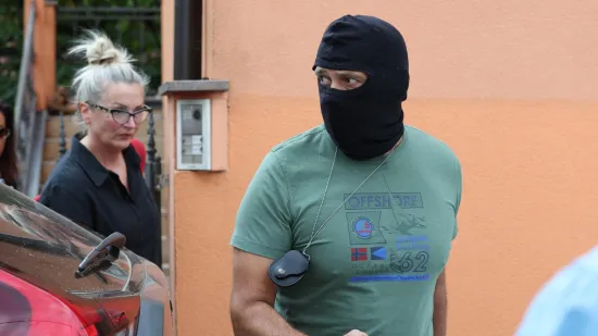 Evo za&scaron;to je policajac nosio fantomku pred &Scaron;egotinom kućom: 'Ne bi bilo dobro da ih prepoznaju'