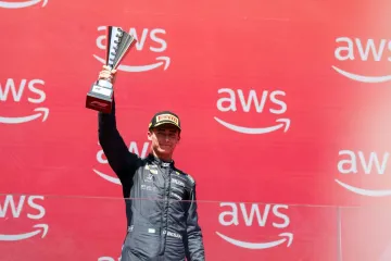 Kaotična sprint utrka: Bosanskohercegovački vozač opet na postolju