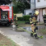 Nezadovoljni smje&scaron;tajem zapalili vrata prihvatili&scaron;ta u Novom Zagrebu: Uhićena dvojica