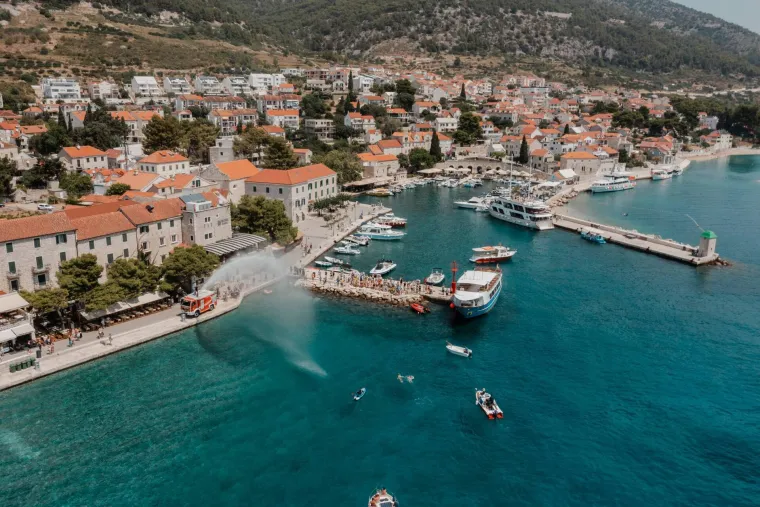 Stjepan Luk&scaron;ić uspio je oplivati cijeli otok Brač! Iza svega stoji humanitarni cilj