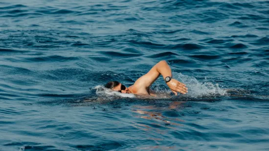 Stjepan Luk&scaron;ić uspio je oplivati cijeli otok Brač! Iza svega stoji humanitarni cilj