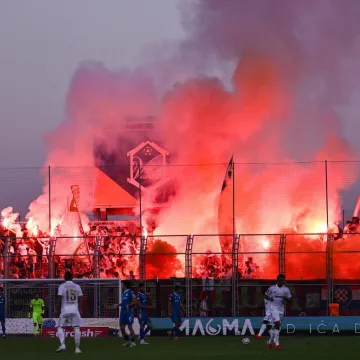 Stra&scaron;ne scene iz Varaždina: Pogledajte kako je Torcida zapalila tribinu i žestoko izvrijeđala Dalića